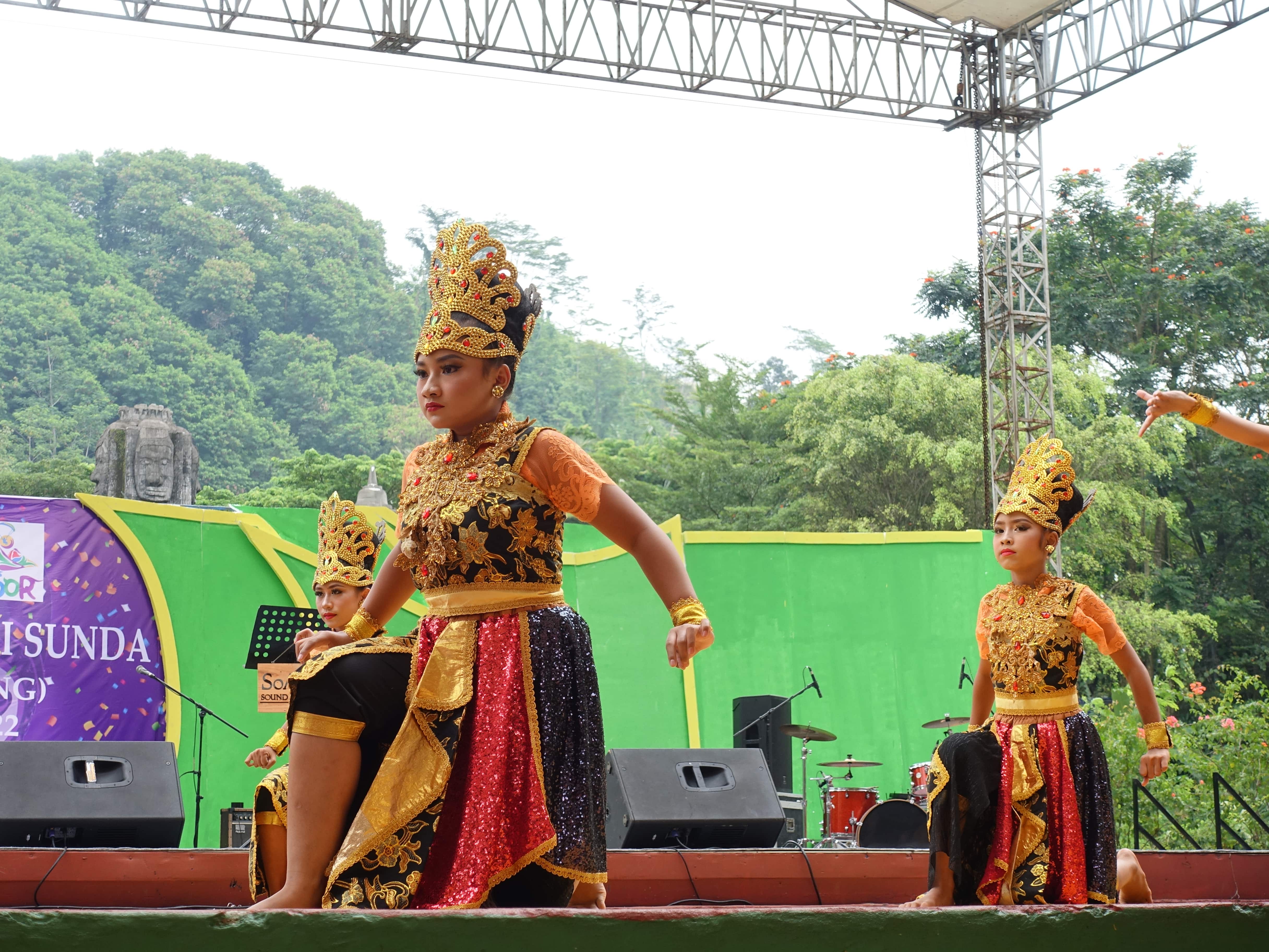 Pasanggiri Seni Sunda Tari Jaipong